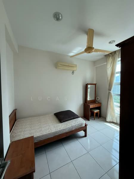 Kondominium untuk Disewa di The Brezza - Lucas Foo - Bedroom - PropertyGuru.com.my