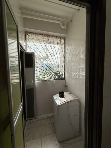 Kondominium untuk Disewa di The Brezza - Lucas Foo - Bathroom - PropertyGuru.com.my