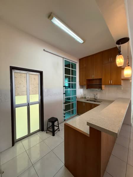 Kondominium untuk Disewa di The Brezza - Lucas Foo - Kitchen - PropertyGuru.com.my