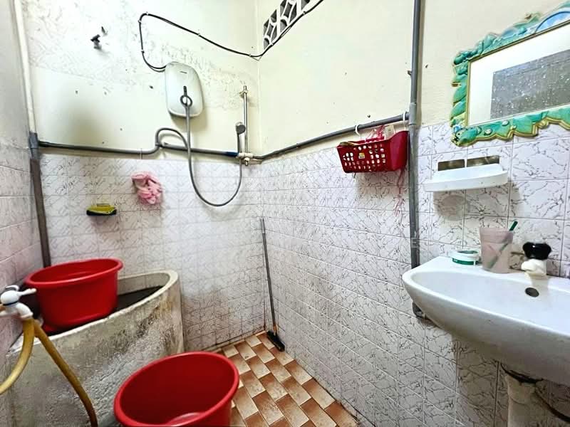 Rumah Teres 1 Tingkat untuk Dijual di Off Jalan Meru (Klang) - Michelle Tee - Bathroom - PropertyGuru.com.my