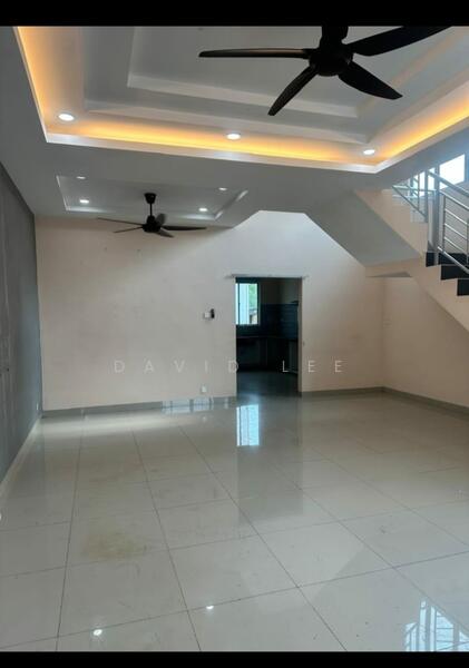 3-storey Terraced House for Sale in Taman Perindustrian Bukit Minyak (Bukit Minyak) - David Lee - Living Room - PropertyGuru.com.my