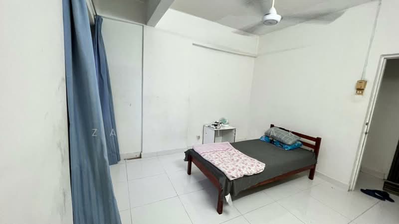 Pangsapuri untuk Dijual di Desa Tasik Fasa 1A - Zamani Ishak - Bedroom - PropertyGuru.com.my