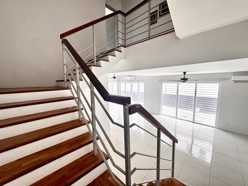 Staircase to 1st floor