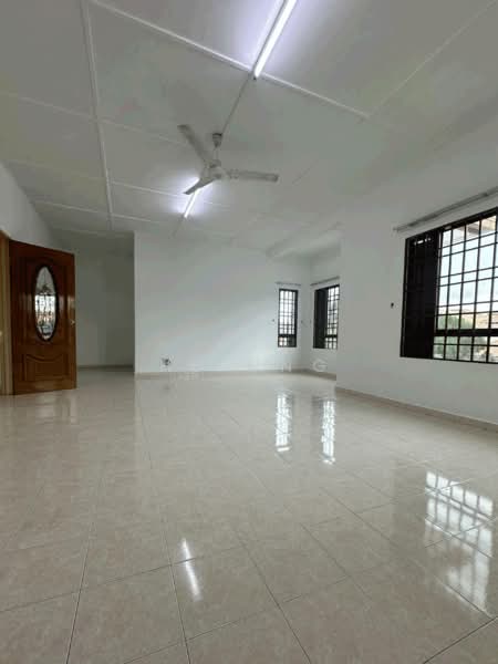 Semi-Detached House for Rent in Bandar Bukit Tinggi 2 (Klang) - HS Ong - Master Bedroom - PropertyGuru.com.my