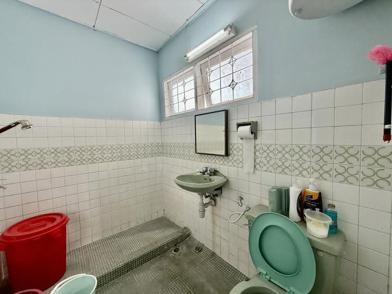 Bungalow House untuk Dijual di Taman Bukit Desa (Taman Desa) - Jean Chiew - Bathroom - PropertyGuru.com.my