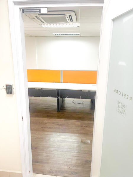 Kedai / Pejabat untuk Disewa di Petaling Jaya (Selangor) - Peggy Lim - Entrance - PropertyGuru.com.my