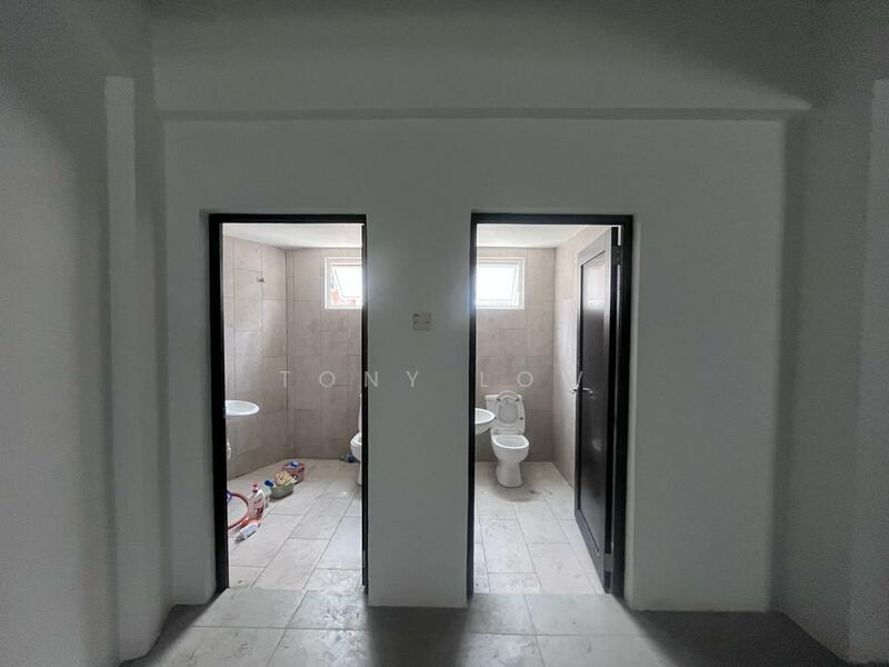 Shop / Office untuk Disewa di Usj 10 (Subang Jaya) - Tony Low - Bathroom - PropertyGuru.com.my