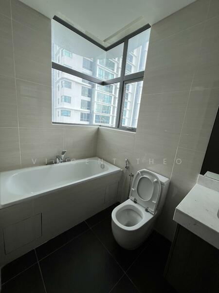 Kondominium untuk Dijual di Capella Embassy (D'Rapport Residences) - Vincent Theo - Bathroom - PropertyGuru.com.my
