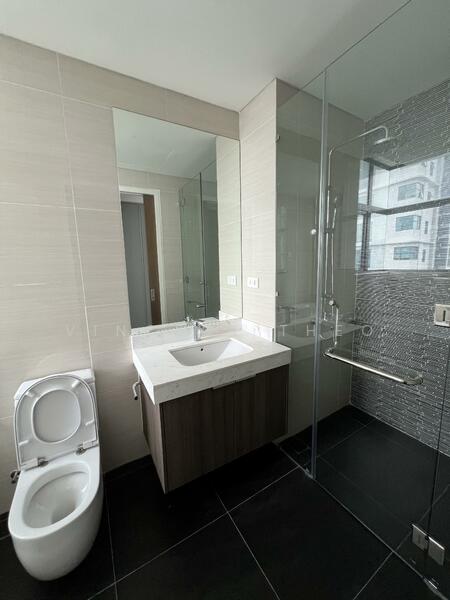 Kondominium untuk Dijual di Capella Embassy (D'Rapport Residences) - Vincent Theo - Bathroom - PropertyGuru.com.my
