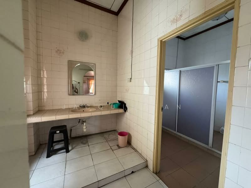 Bungalow for Sale in Taman Taynton View (Cheras) - Jacquin Tan - Bathroom - PropertyGuru.com.my