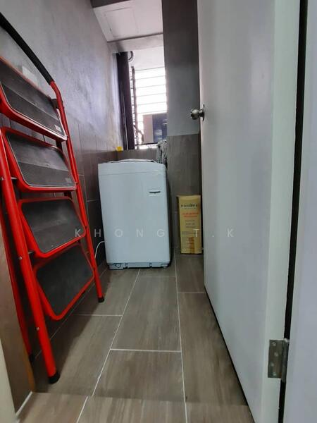 Laundry & Store Room