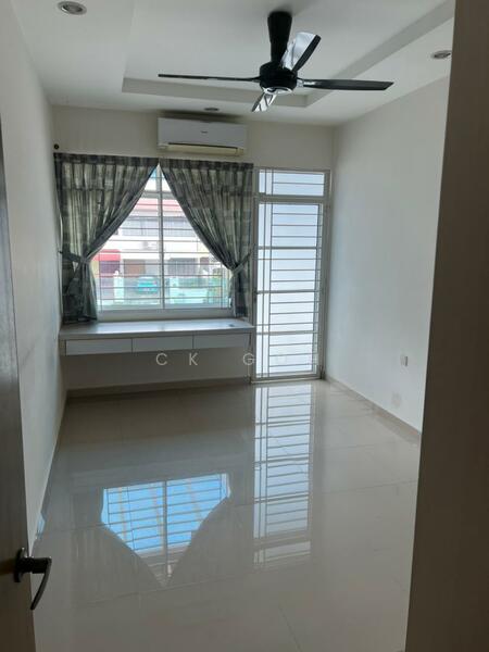 Terraced House for Rent in Island Glades (Jelutong) - CK Goh - Bedroom - PropertyGuru.com.my