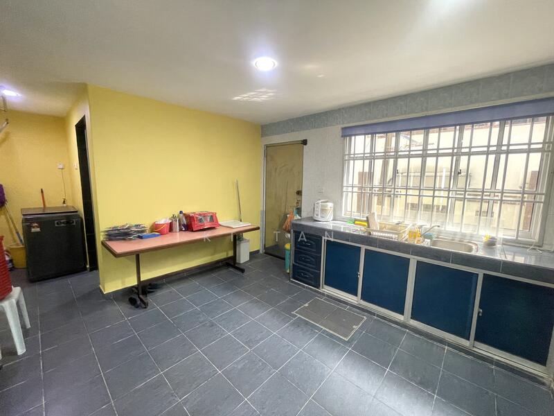 Taman Century untuk Untuk Dijual - RM 980,000, Mac 2026 - Kitchen - PropertyGuru.com.my