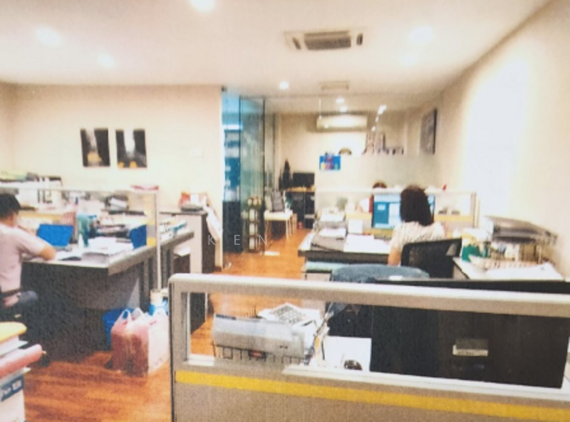 Office (previous tenant photo)