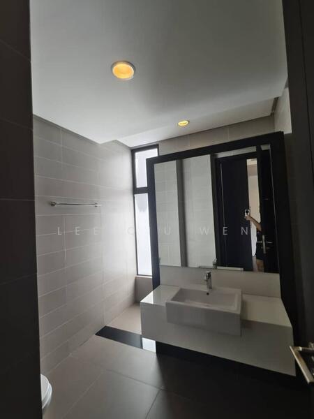 Avira Medini Iskandar untuk Untuk Disewa - RM 4,000 /bulan, Apr 2026 - Bathroom - PropertyGuru.com.my