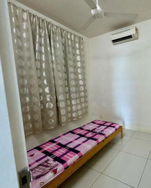 Kediaman Servis untuk Dijual di Skypod Residence - Jess Chong - Bedroom - PropertyGuru.com.my