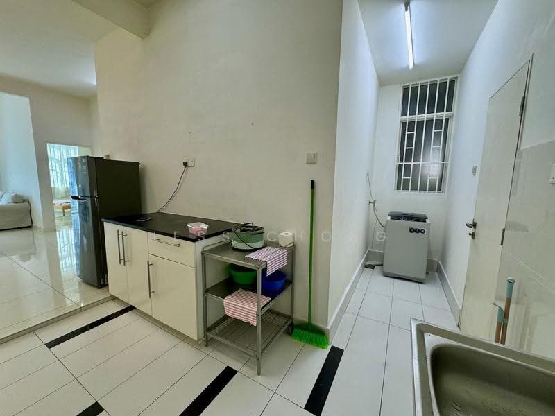 Kediaman Servis untuk Dijual di Skypod Residence - Jess Chong - Kitchen - PropertyGuru.com.my