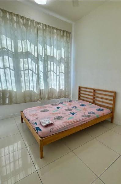 Kediaman Servis untuk Dijual di Skypod Residence - Jess Chong - Bedroom - PropertyGuru.com.my