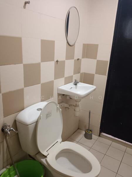 Common Bathroom Angle 2