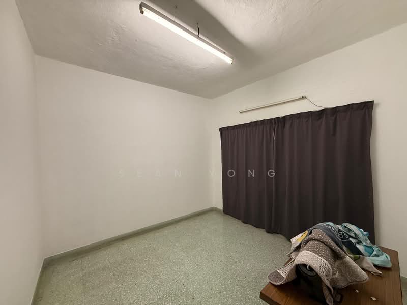 Flat for Sale at Taman Daya - Sean Yong - Bedroom - PropertyGuru.com.my