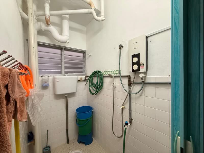 Flat for Sale at Taman Daya - Sean Yong - Bathroom - PropertyGuru.com.my