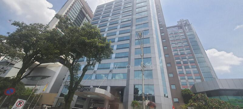 Uptown 2 Office Tower 10 Mins Walk Away