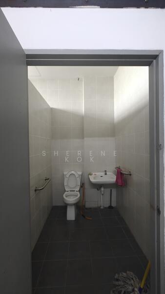 Shop for Sale in Kuching (Sarawak) - Sherene Kok - Bathroom - PropertyGuru.com.my
