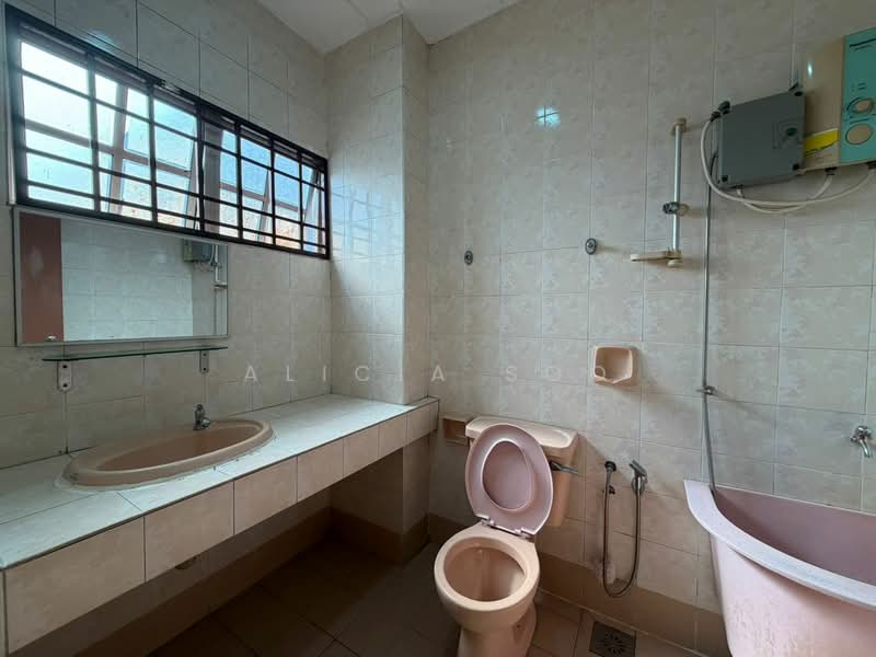 Rumah Teres 2 Tingkat untuk Dijual di Sungai Buloh (Selangor) - Alicia Soo - Bathroom - PropertyGuru.com.my