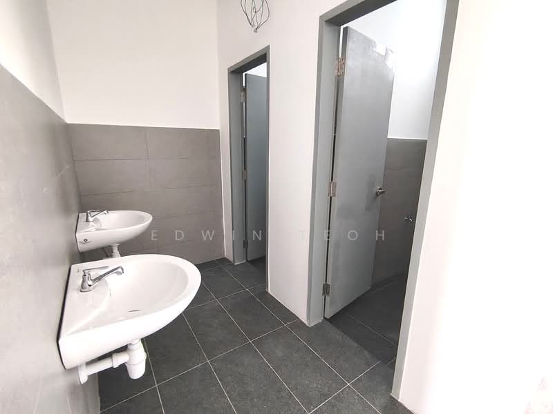 Shop for Rent in Austin Crest (Johor Bahru) - Edwin Teoh - Bathroom - PropertyGuru.com.my