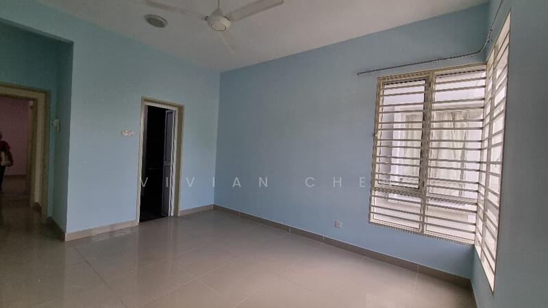 Master Bedroom attached bathroom