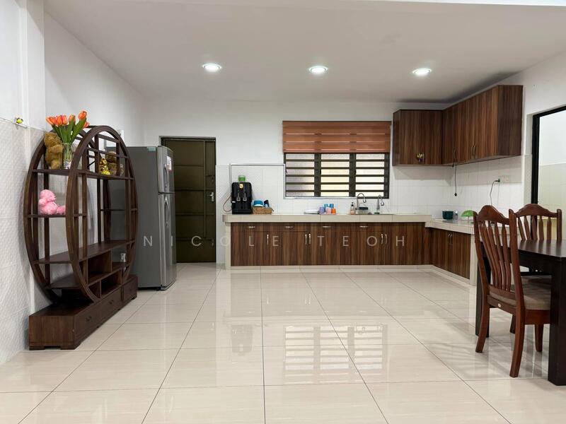 Untuk Disewa - Station 18