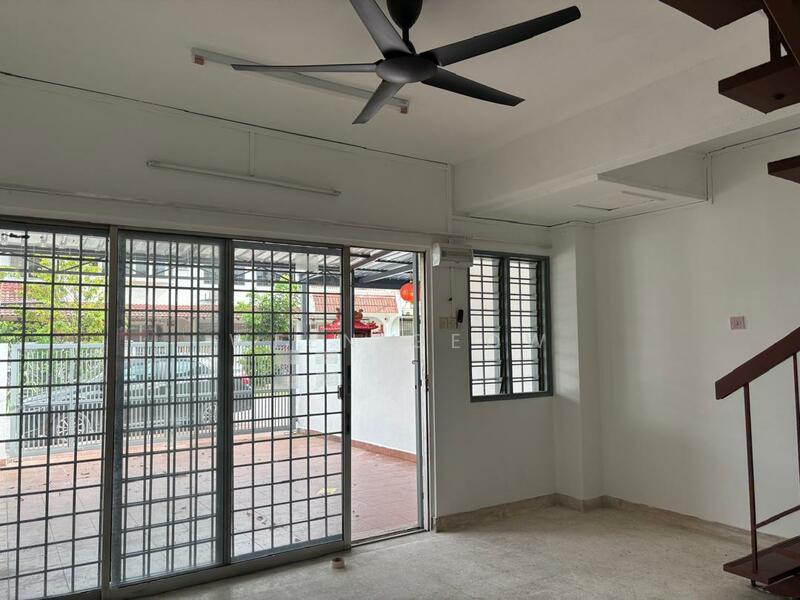 Living Room with new ceiling fan
