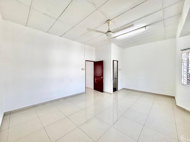 2-storey Terraced House for Sale in Klang Selatan (Klang) - EMA ALLANG - Living Room - PropertyGuru.com.my