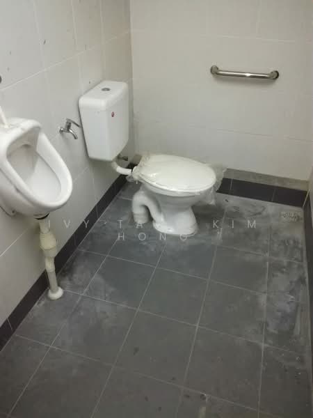 Shop / Office for Sale in Ipoh (Perak) - Ivy Tang Kim Hong - Bathroom - PropertyGuru.com.my