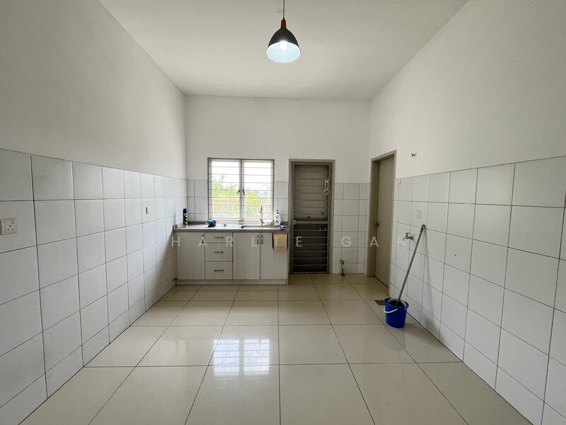 Rumah Teres 2 Tingkat untuk Disewa di Bandar Rimbayu (Telok Panglima Garang) - Charlie Gan - Kitchen - PropertyGuru.com.my