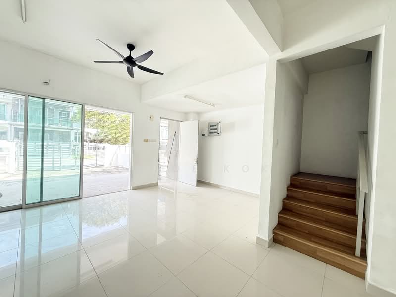 3-storey Terraced House for Sale in Rawang (Selangor) - Chloe Kok - Living Room - PropertyGuru.com.my