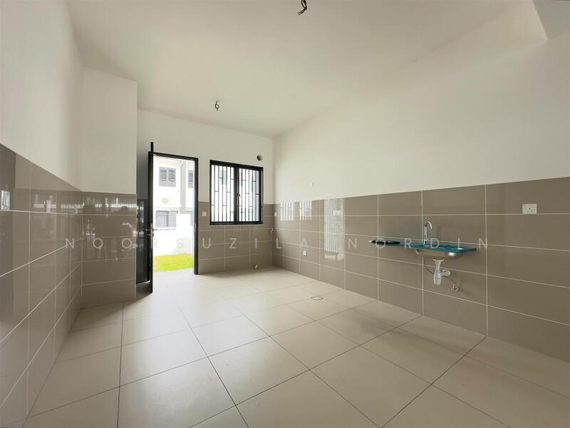 Untuk Dijual - Elmina Green Seven