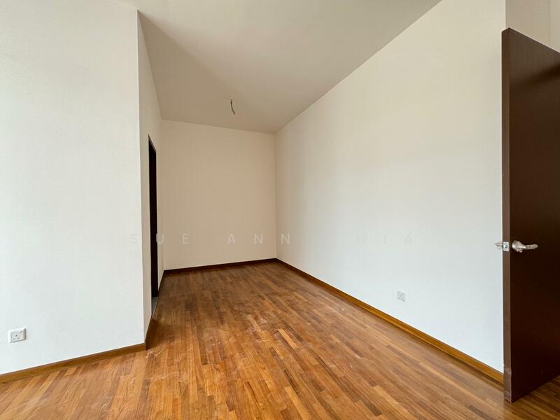Master Bedroom Walk-in Closet