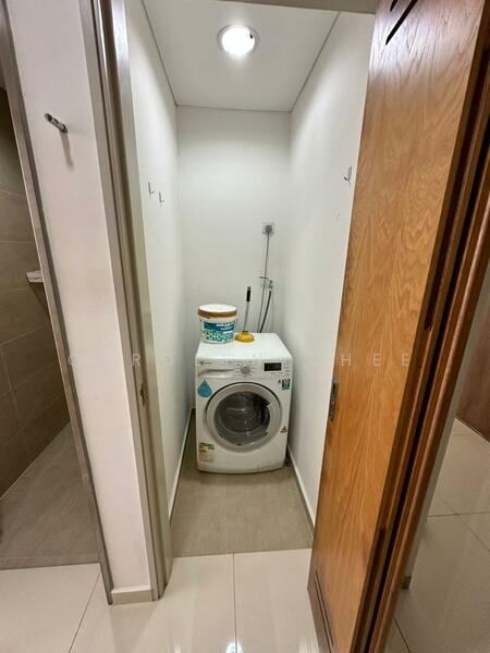 Service Residence for Sale at Service Residence @ Plaza Arkadia - Carolyn Chee - Bathroom - PropertyGuru.com.my
