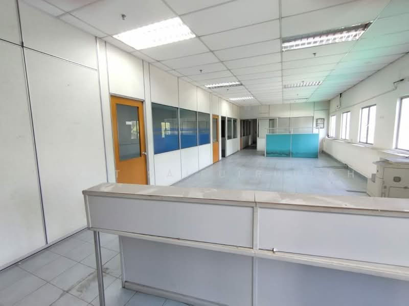 Factory for Sale in Seksyen 33 (Shah Alam) - Aizat Saifulrullah - Corridor - PropertyGuru.com.my