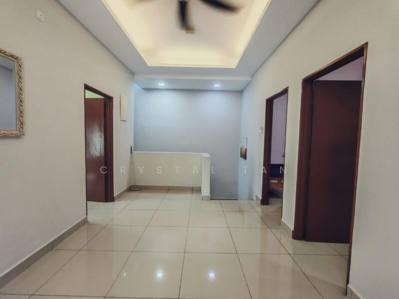 Cluster House for Sale in Nusantara Prima (Gelang Patah) - Crystal Tan - Corridor - PropertyGuru.com.my