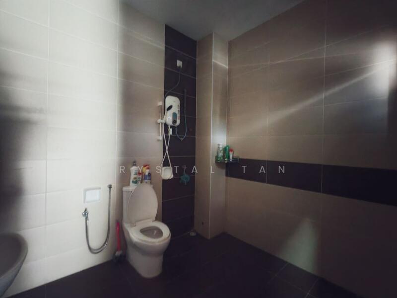 Cluster House for Sale in Nusantara Prima (Gelang Patah) - Crystal Tan - Bathroom - PropertyGuru.com.my