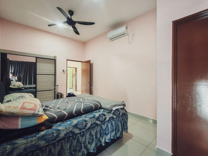 Cluster House for Sale in Nusantara Prima (Gelang Patah) - Crystal Tan - Bedroom - PropertyGuru.com.my