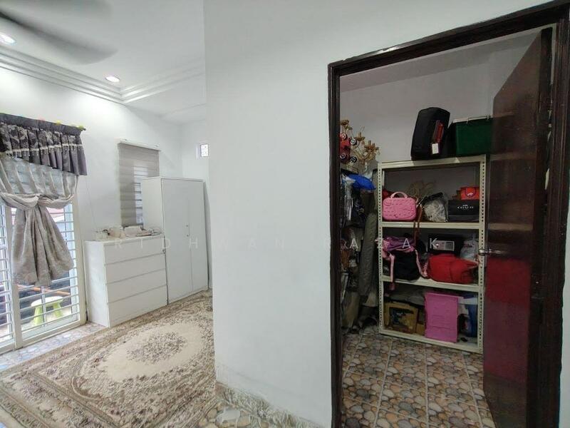 Master Attach Powder Room