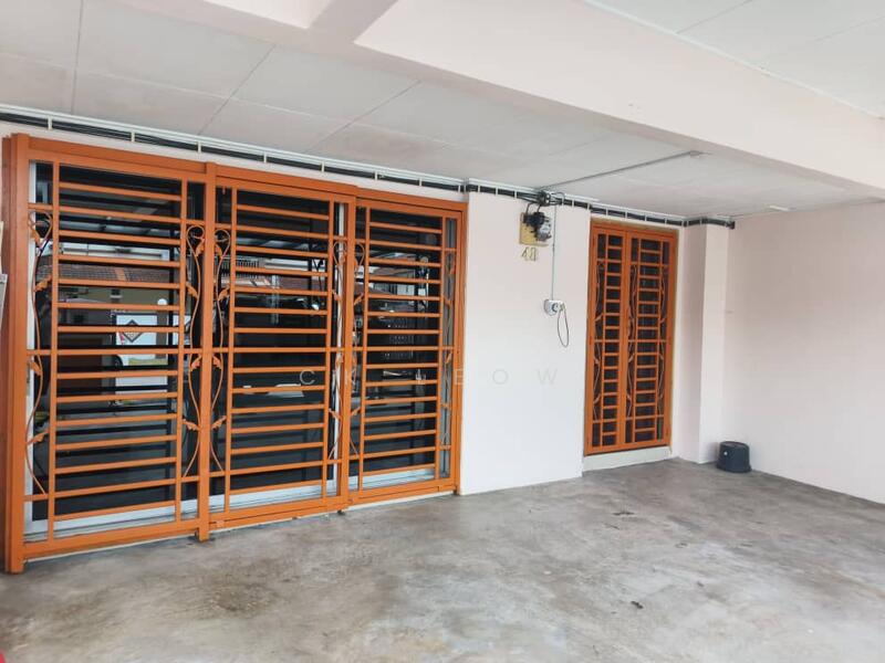 Untuk Disewa - Double storey house for rent at ehsan jaya