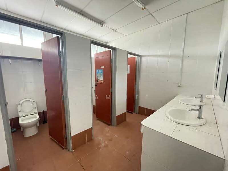 Kilang untuk Disewa di Skudai (Johor) - Adam Lee - Bathroom - PropertyGuru.com.my