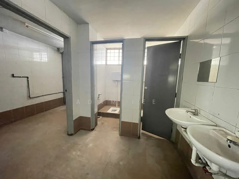 Kilang untuk Disewa di Skudai (Johor) - Adam Lee - Bathroom - PropertyGuru.com.my