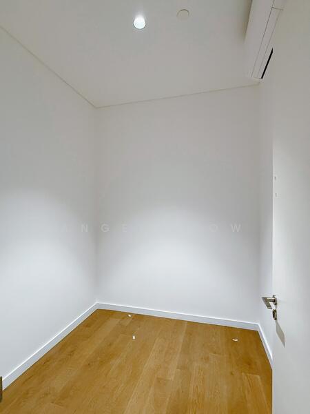 Study room/ office with aircond