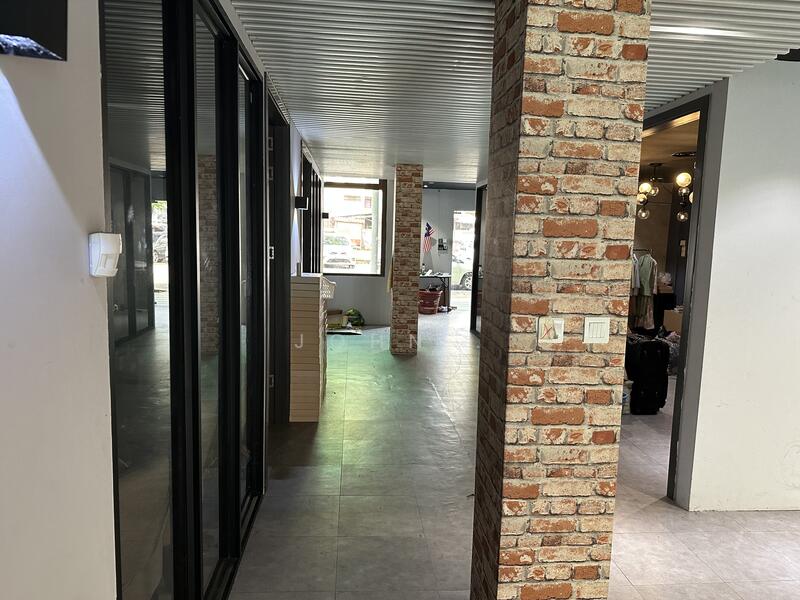 Kedai / Pejabat untuk Dijual di Bukit Idaman (Selayang) - John . - Corridor - PropertyGuru.com.my