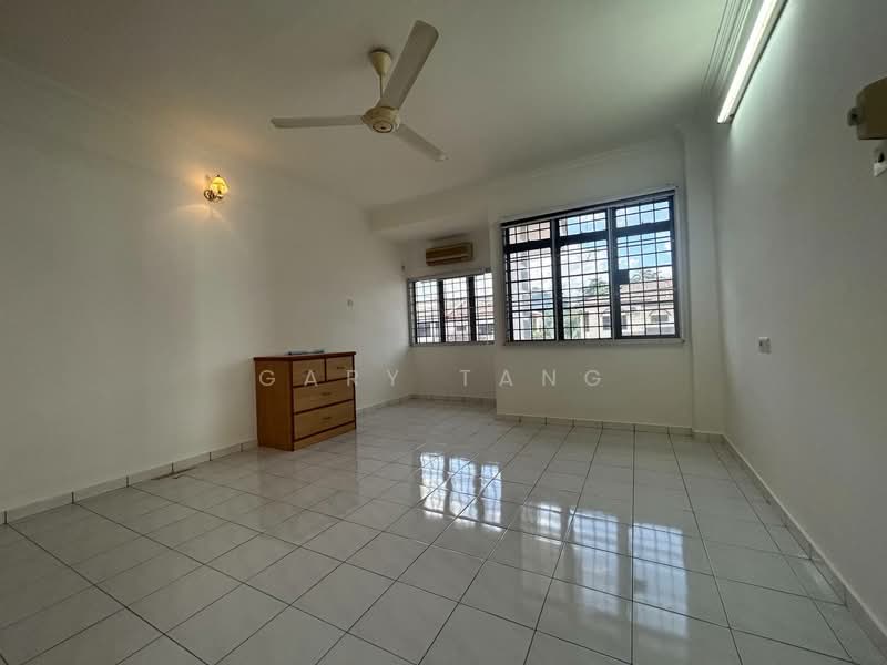 2-storey Terraced House for Sale in Taman Sinfar (Ipoh) - Gary Tang - Living Room - PropertyGuru.com.my
